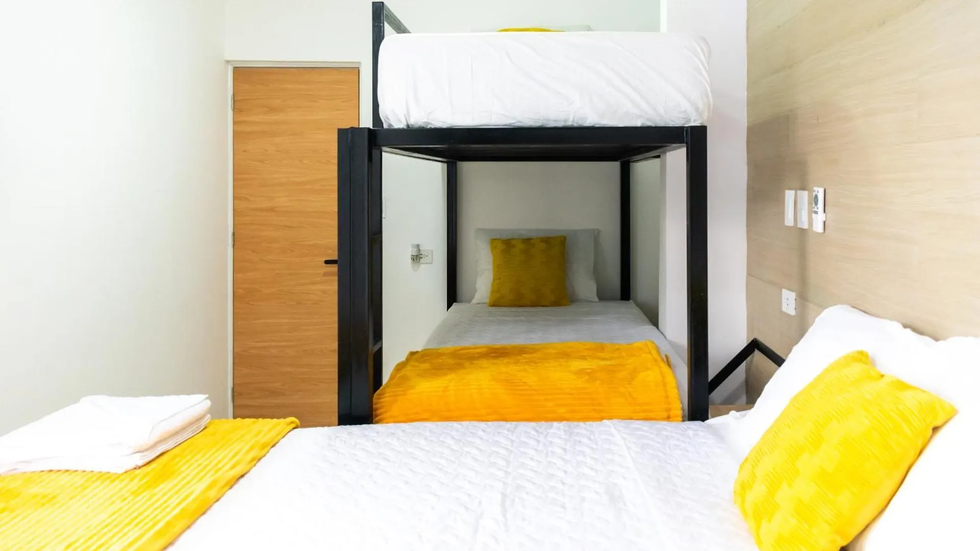 Beautiful And Bright Apt 7 With Balcony Near Miraflores Città del Guatemala